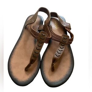 MUDD Slip On Thong Sandals 🏝️